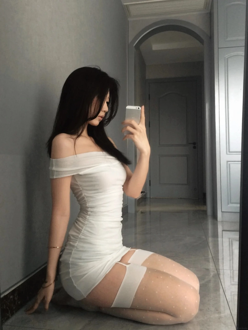 Ảnh đùi gái xinh chân thon dài