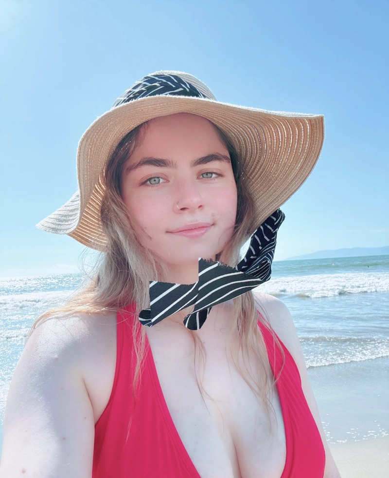 Ảnh gái Tây mặc bikini đầy mê hoặc