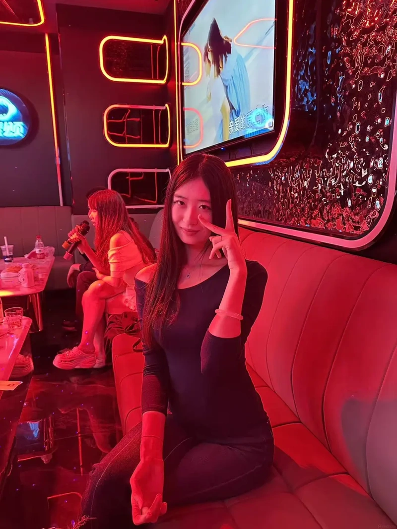 Ảnh gái karaoke nude full HD không che