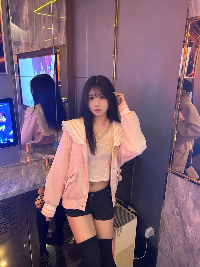 Ảnh gái karaoke show hàng nóng bỏng 4K