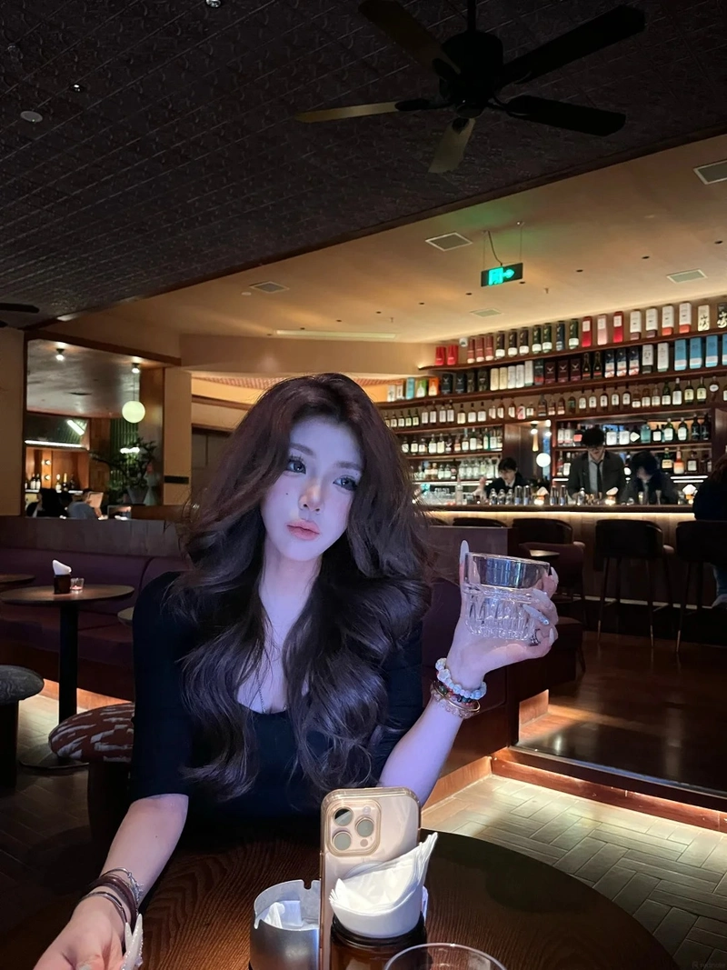 Ảnh gái xinh đi bar nóng bỏng