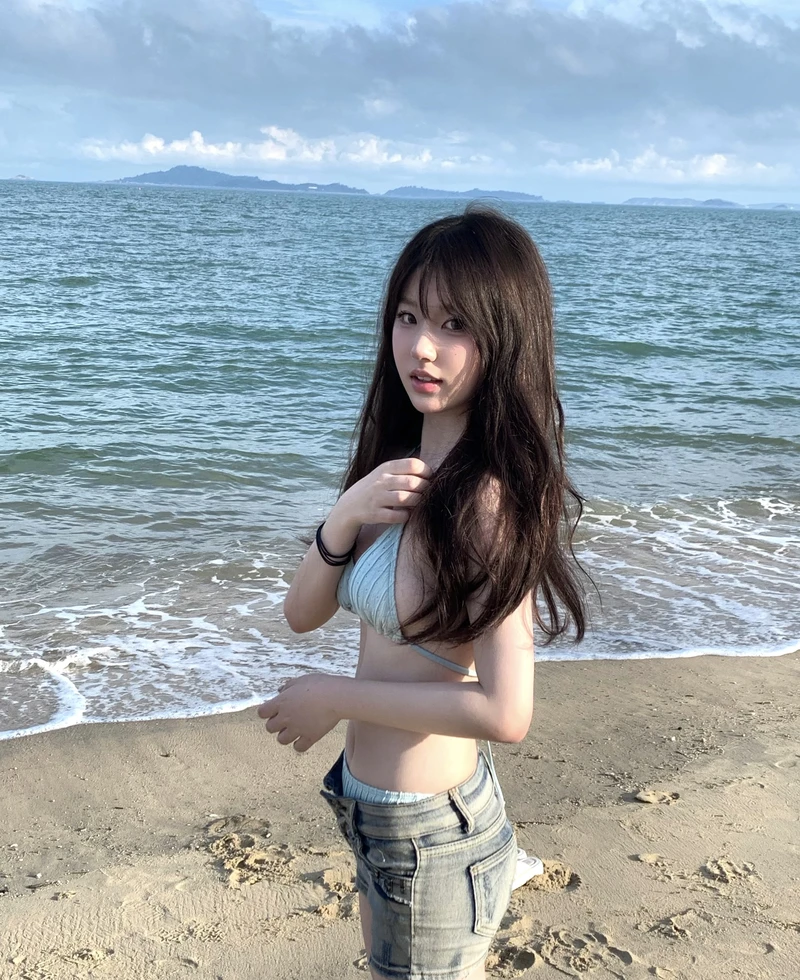 Ảnh gái xinh mặc bikini nhỏ vẻ ngoài gợi cảm