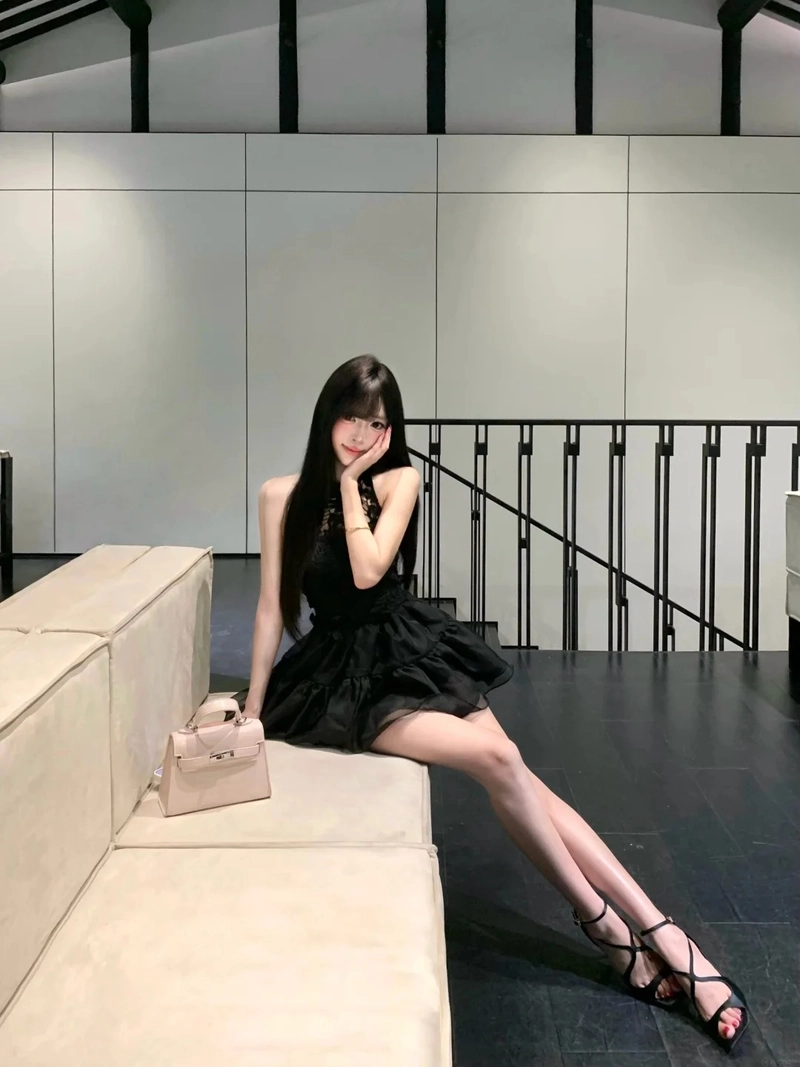Ảnh gái xinh mặc váy ngắn