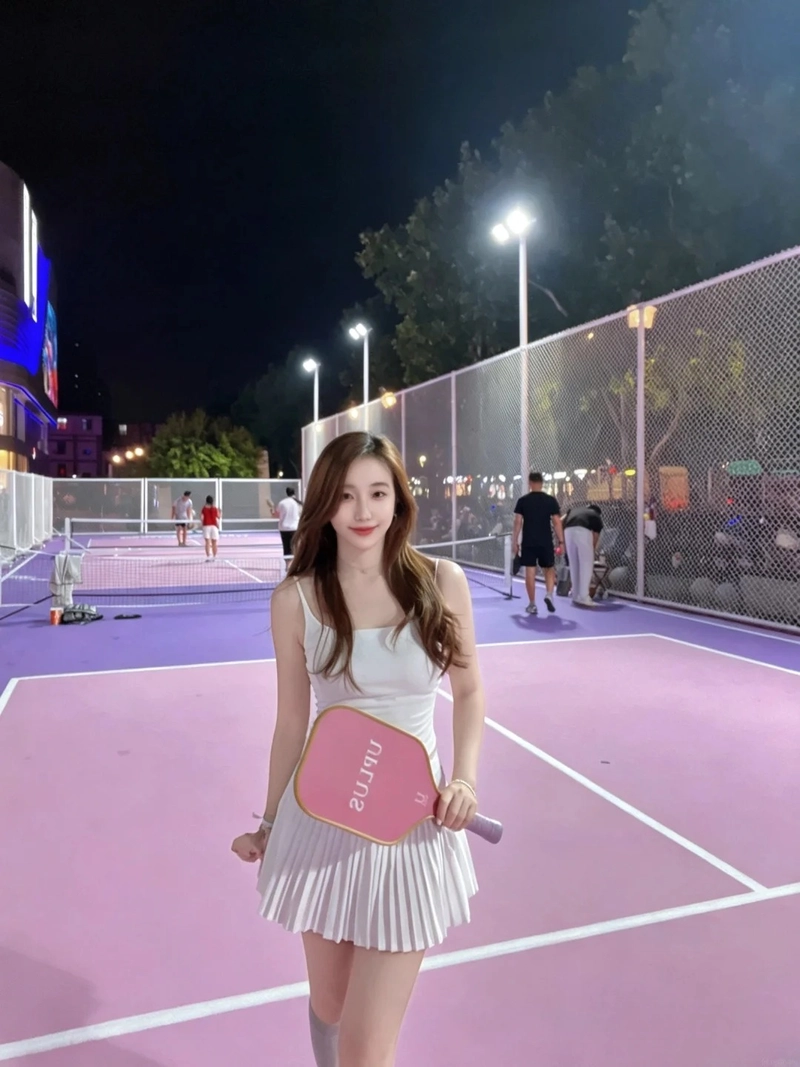 Ảnh gái xinh pickleball vóc dáng thon gọn