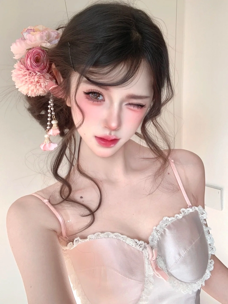Ảnh gái xinh tự sướng da trắng mịn