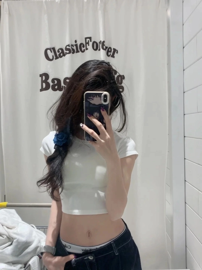 Ảnh girl che mặt bằng điện thoại sexy