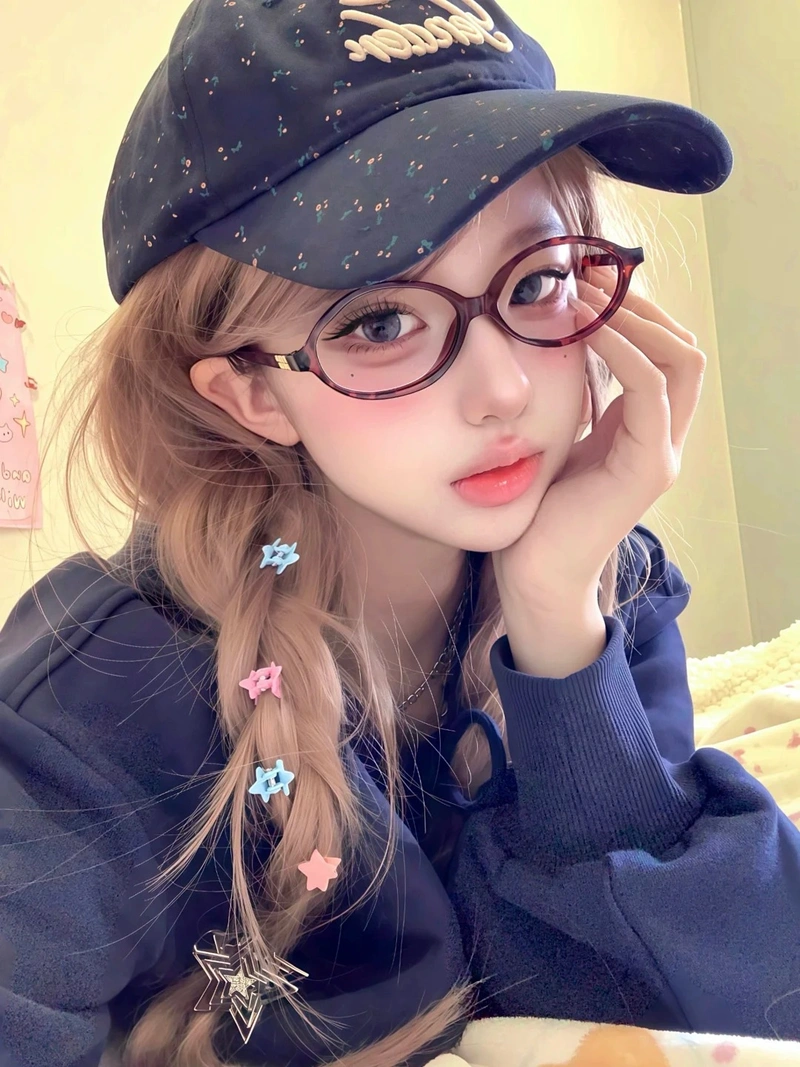 Ảnh selfie gái xinh thần thái cuốn hút