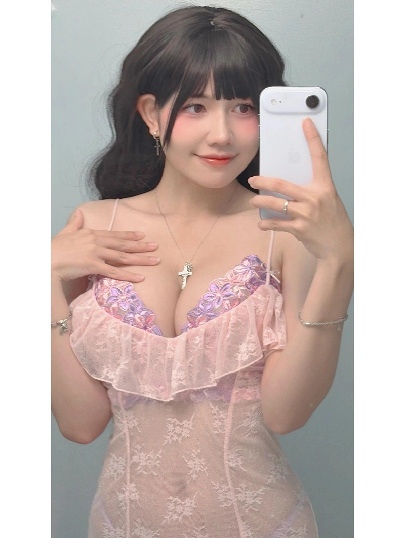 Arisa Nguyễn cởi hết khoe body gợi dục 4K