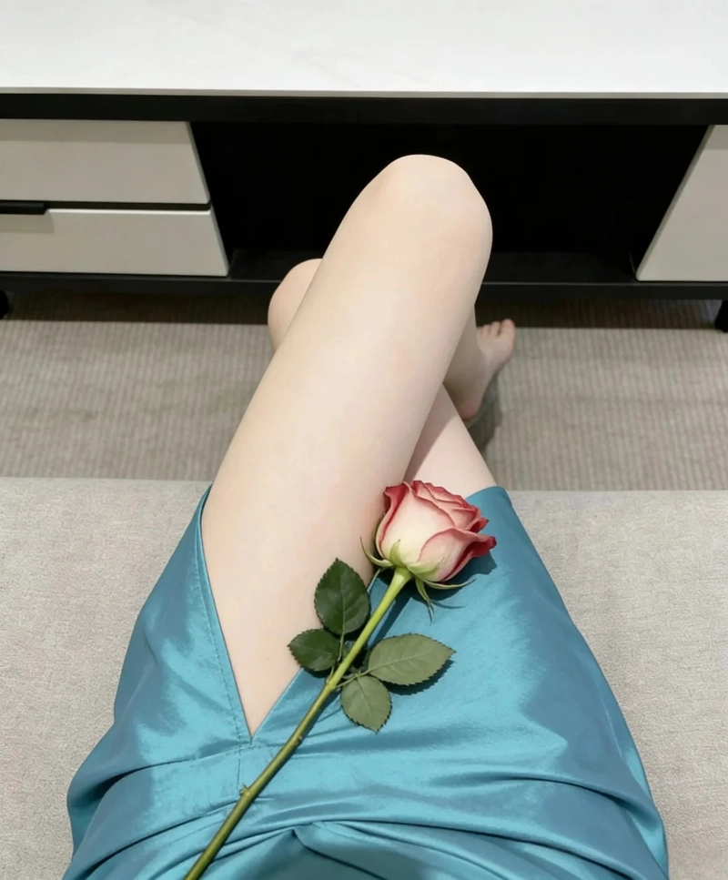 Cặp đùi gái xinh mịn như nhung