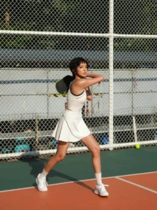 Cô gái xinh chơi pickleball thân hình chuẩn