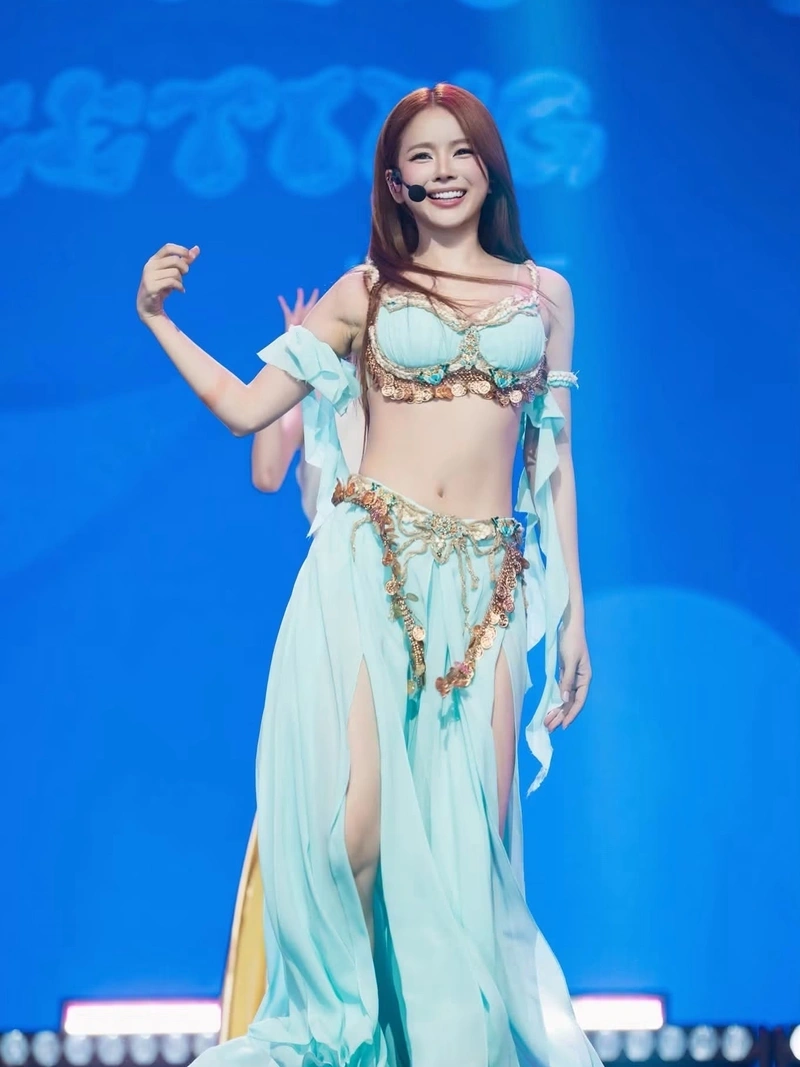 DJ Mie diện bikini nhỏ lộ body nóng bỏng