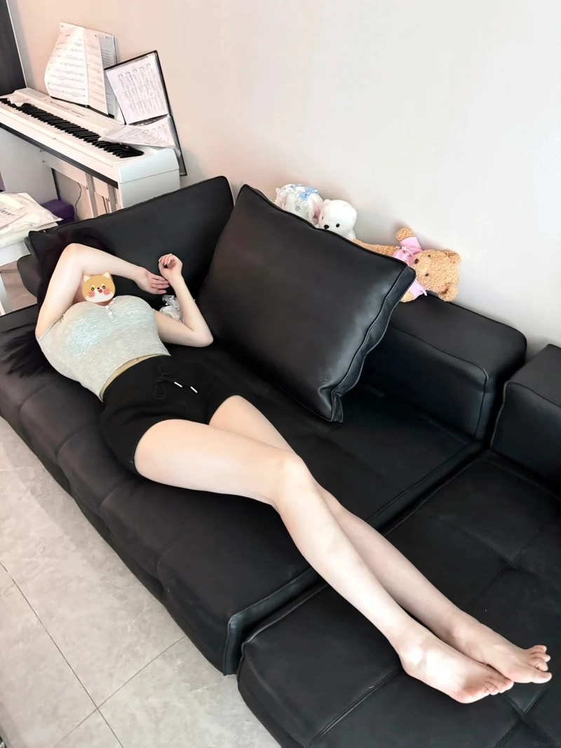 Đôi chân miên man của gái xinh