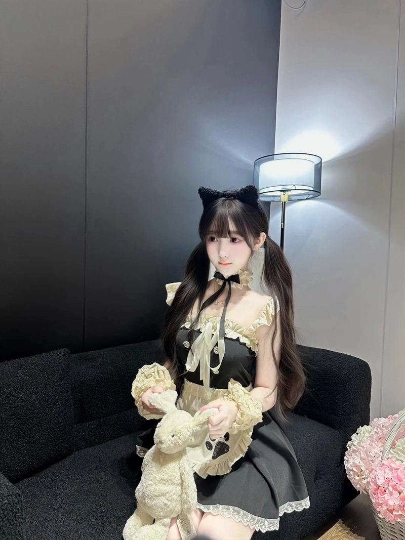 Gái đẹp mặc đồ hầu gái tai mèo