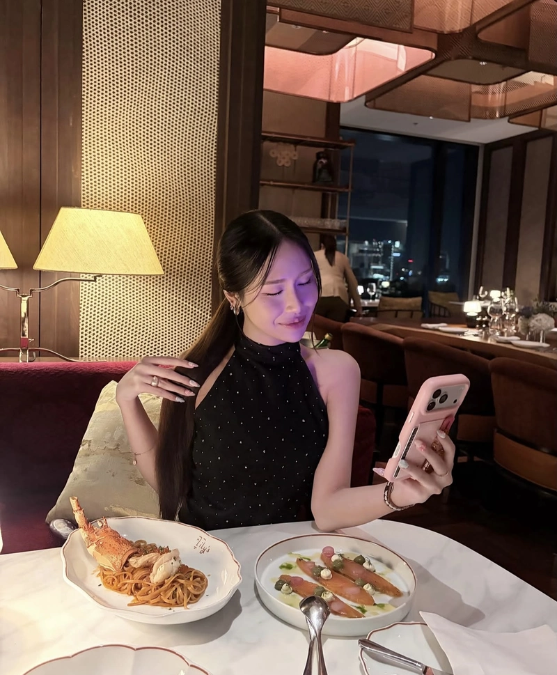 Gái xinh áo yếm duyên dáng