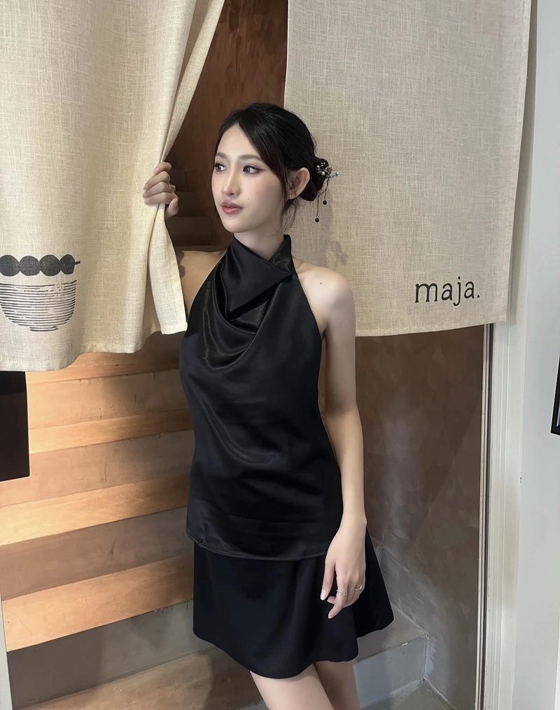 Gái xinh áo yếm thanh tú