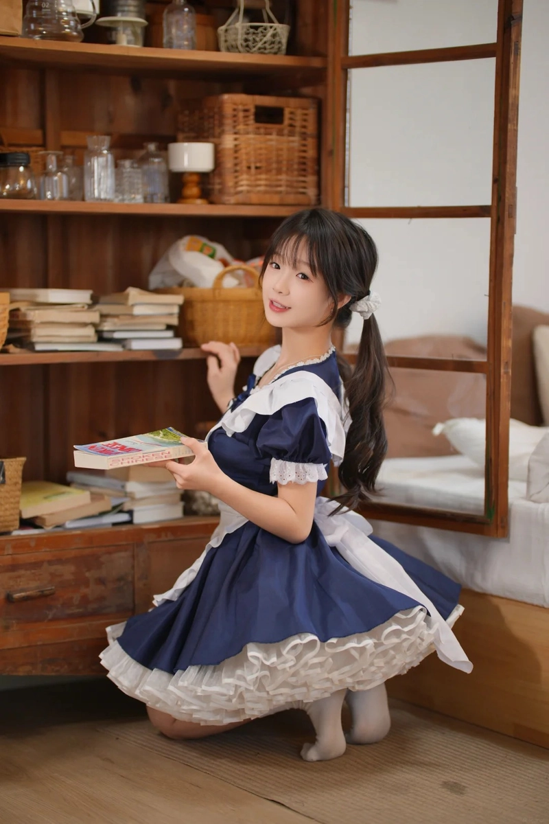 Gái xinh cosplay hầu gái phong cách