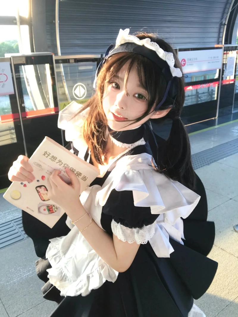 Gái xinh cosplay maid đáng yêu