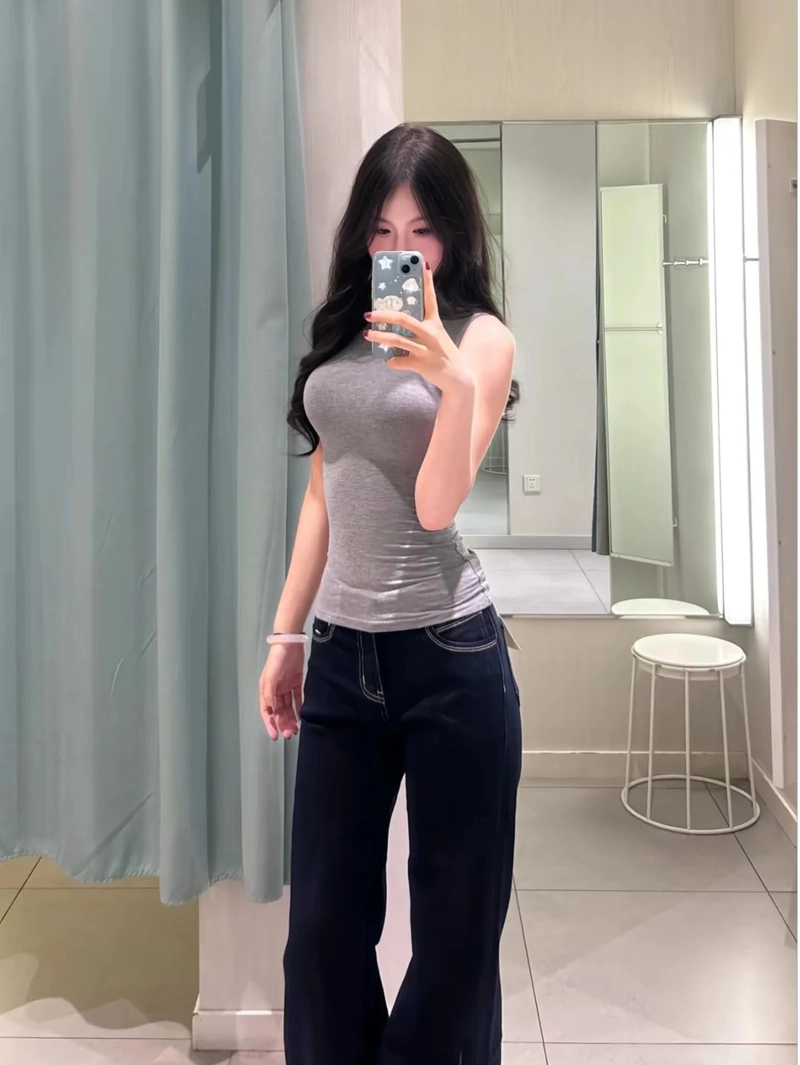Gái xinh diện đồ body ngắn gợi cảm