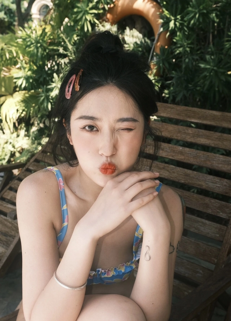 Gái xinh mặc bikini nhỏ nét đẹp quyến rũ