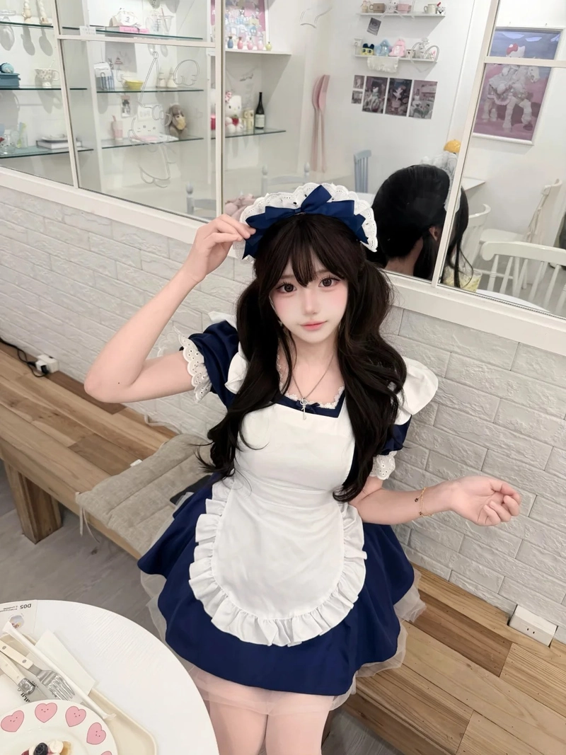 Gái xinh mặc đồ hầu gái dễ thương