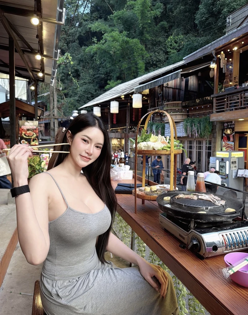 Gái xinh mặc đồ thiếu vải nóng bỏng