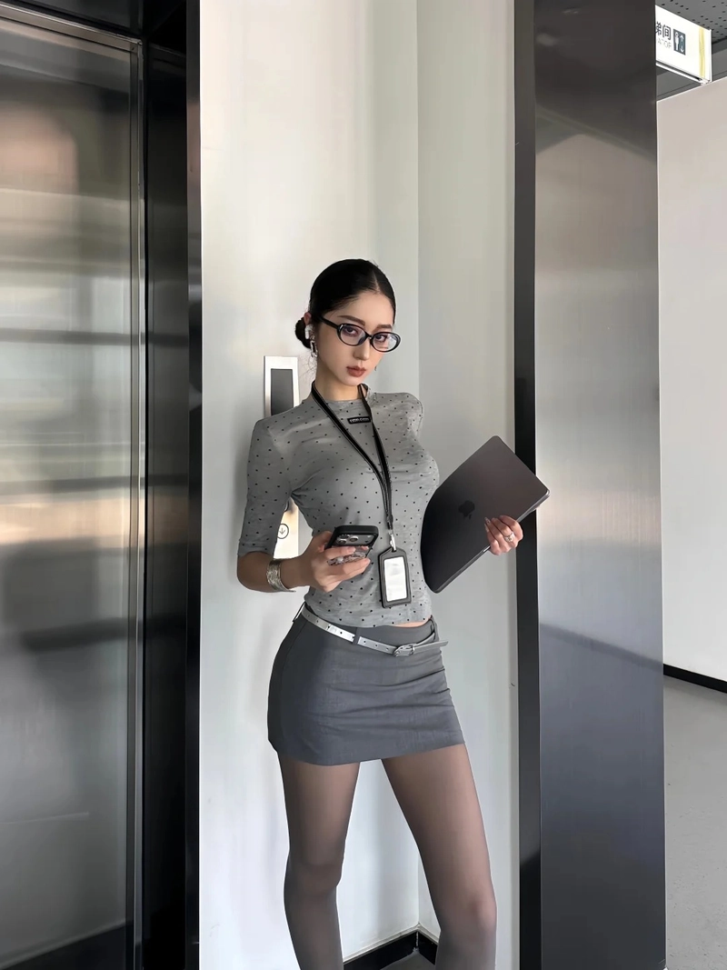 Gái xinh mặc legging bó sát khỏe khoắn