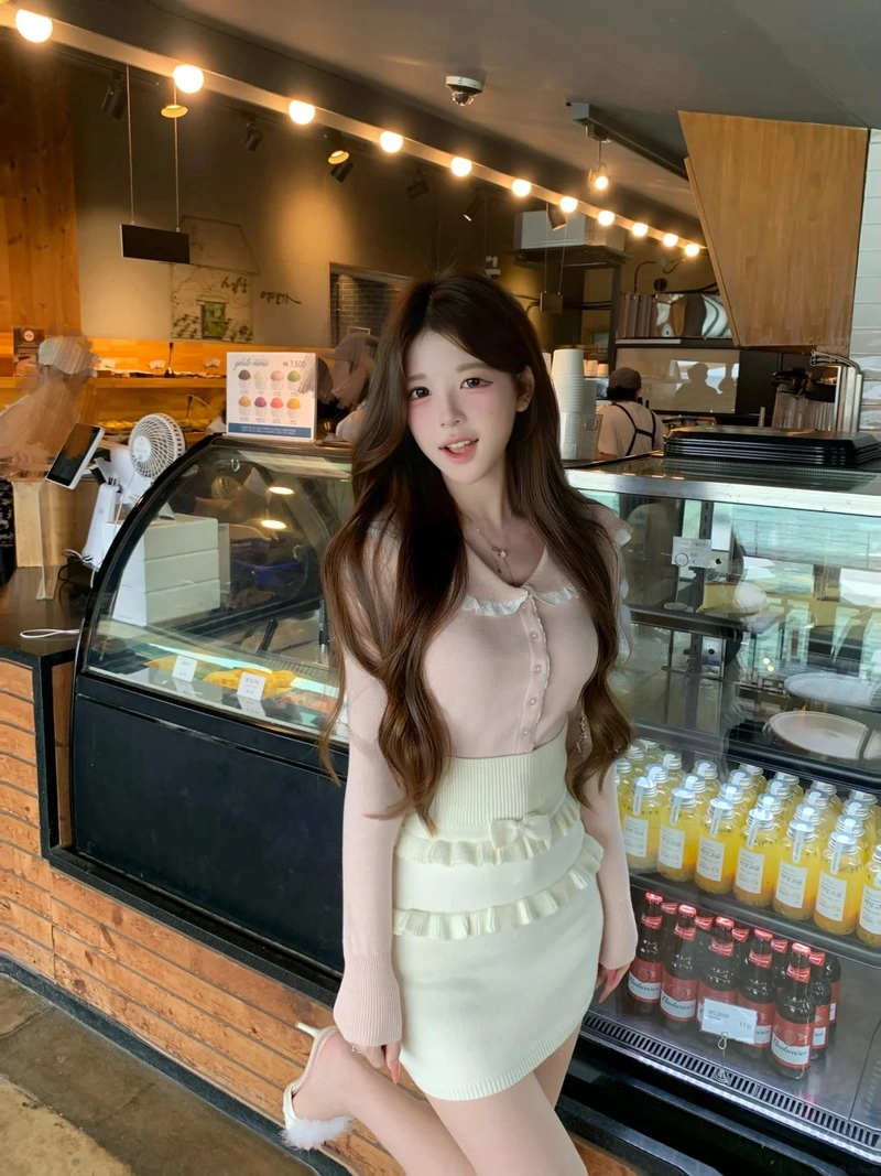 Gái xinh mặc váy ngắn body chuẩn
