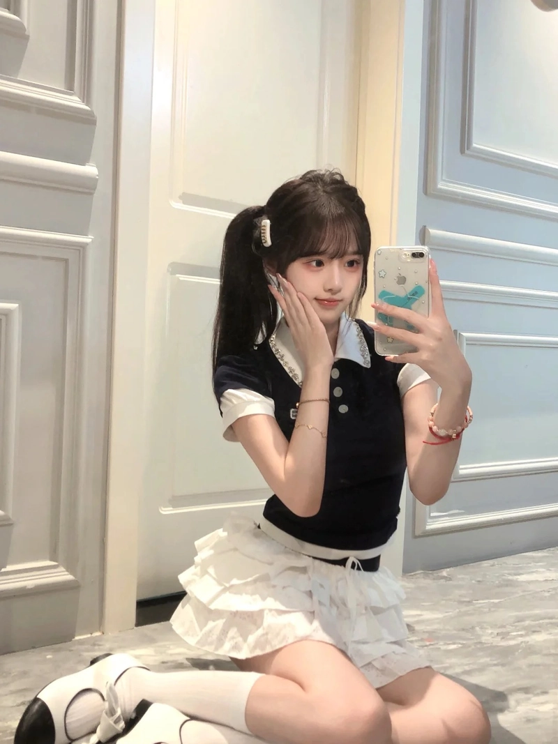 Gái xinh mặc váy ngắn cute đáng yêu