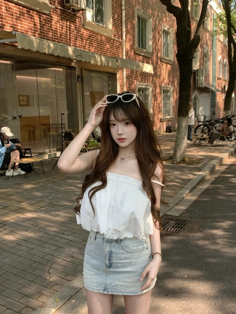 Gái xinh mặc váy ngắn jean cá tính