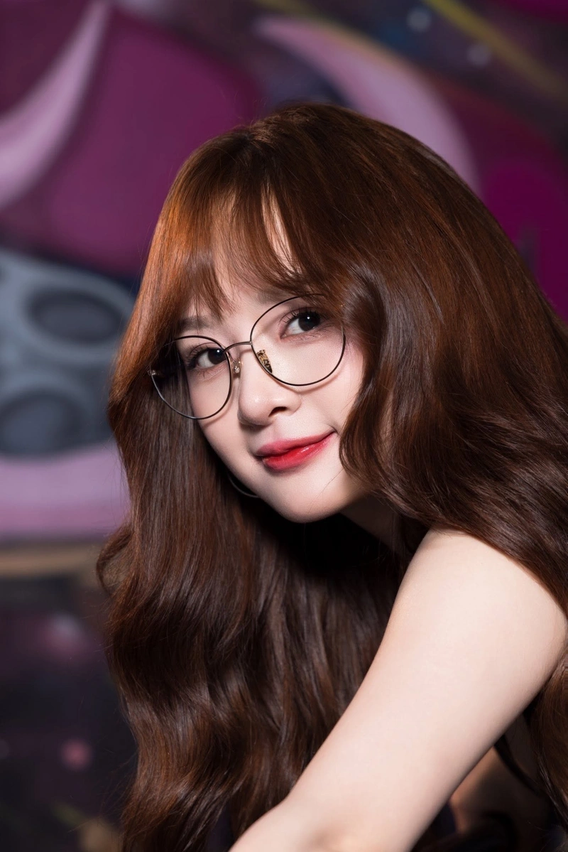 Gấm Kami bikini sexy khoe đường cong nóng bỏng
