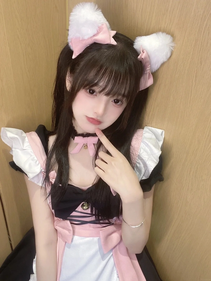 Hầu gái gái xinh phong cách anime