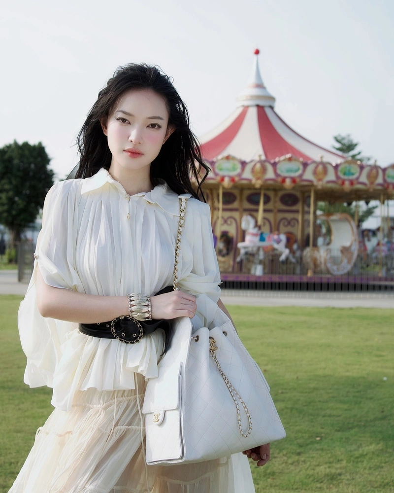 Hình Châu Bùi cởi đồ lộ hàng dâm dục