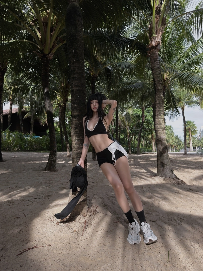 Hình Ciin Bùi Thảo Ly bikini sexy không che nhiều