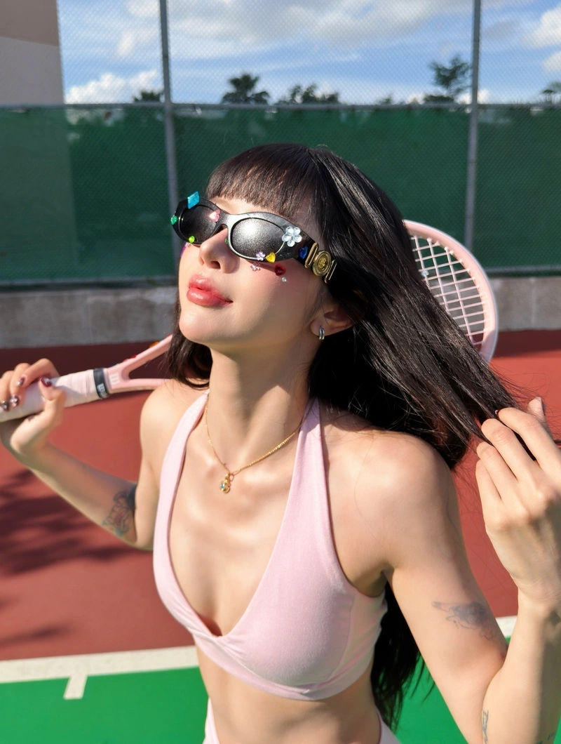Hình Ciin Bùi Thảo Ly bikini sexy lưng trần hút hồn