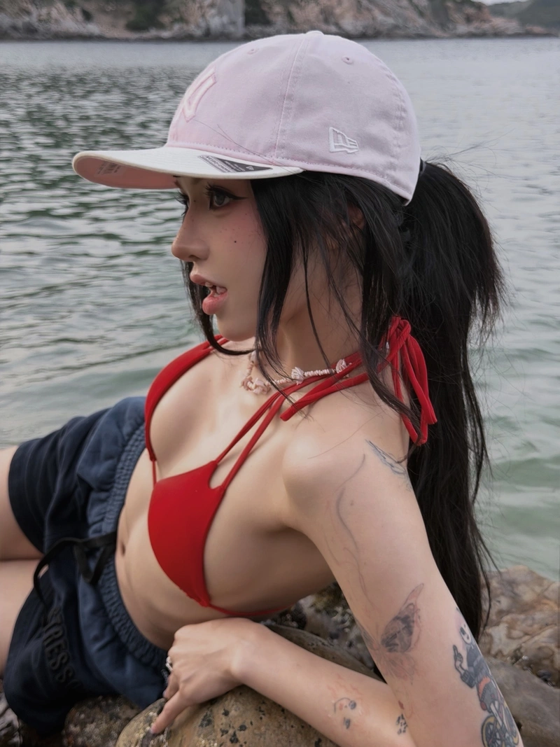 Hình Ciin Bùi Thảo Ly bikini sexy mông tròn đầy