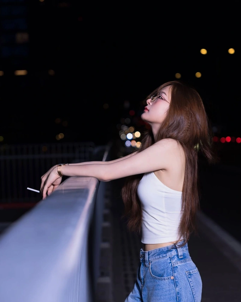 Hình Gấm Kami cởi đồ lộ vòng một tròn đầy