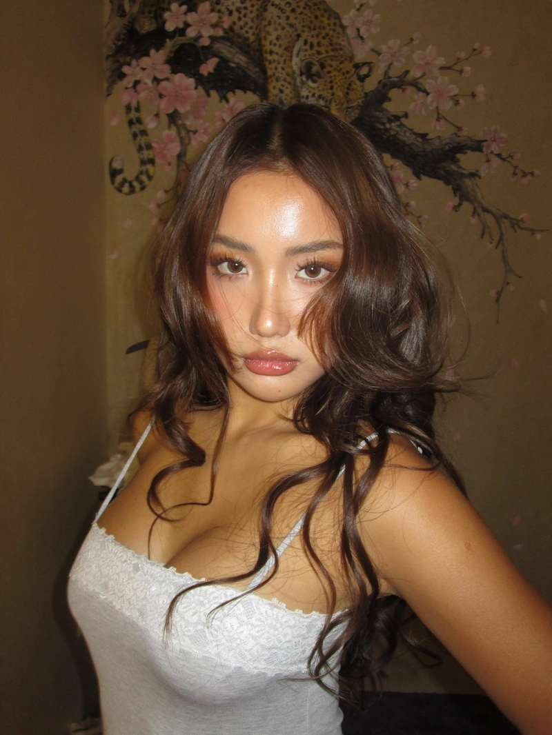 Hình Khánh Huyền bikini sexy nóng bỏng đầy cuốn hút