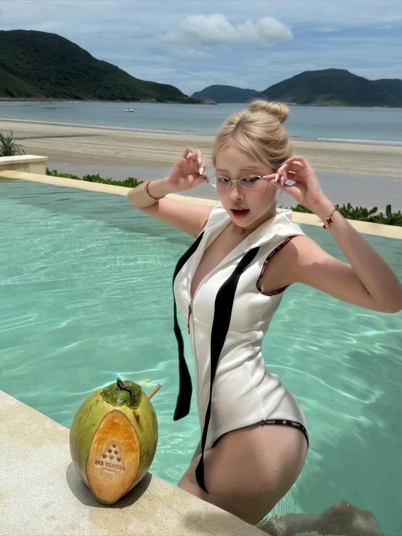 Hình Lê Huyền Diệu mặc bikini sexy làm avatar đẹp