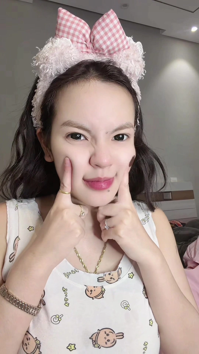 Hình Linh Tây khỏa thân 4K siêu nét