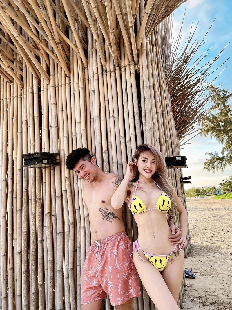 Hình Ngân 98 bikini sexy vú to hút hồn