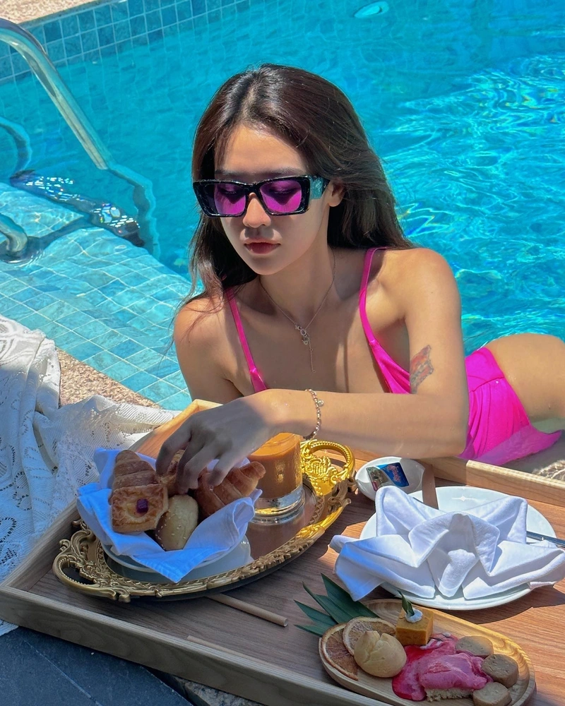Hình Quyên Qui bikini sexy dâm dục hấp dẫn người xem