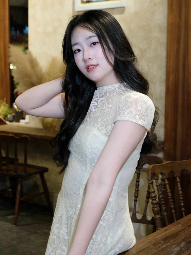 Hình Thảo Lee bikini sexy mông tròn đầy đặn