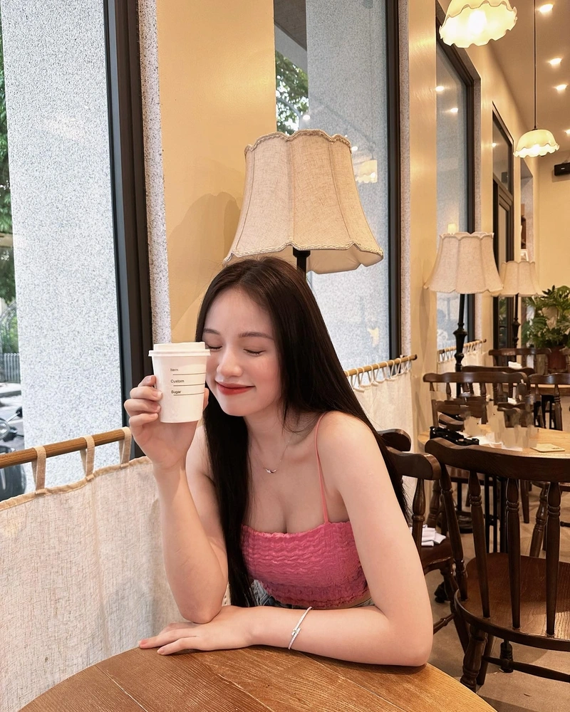 Hình Thị Nhung nude sau khi cởi đồ bikini