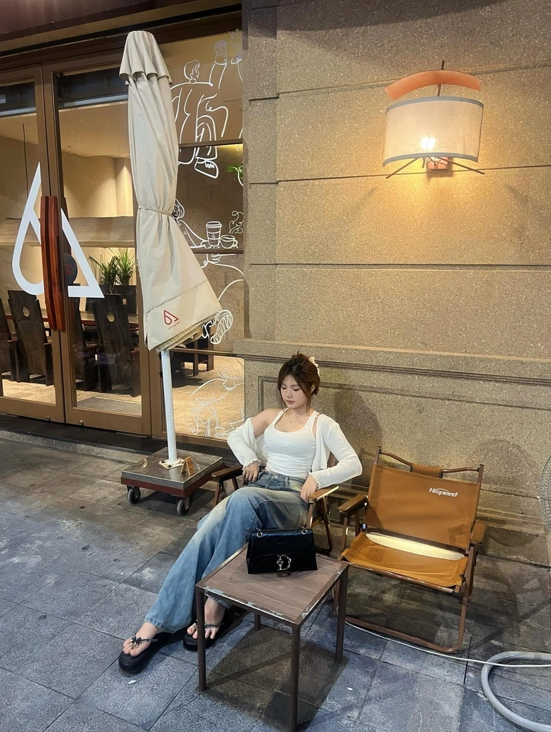 Hình TikToker Lan Xinh Yêu khoe ngực to gợi dục