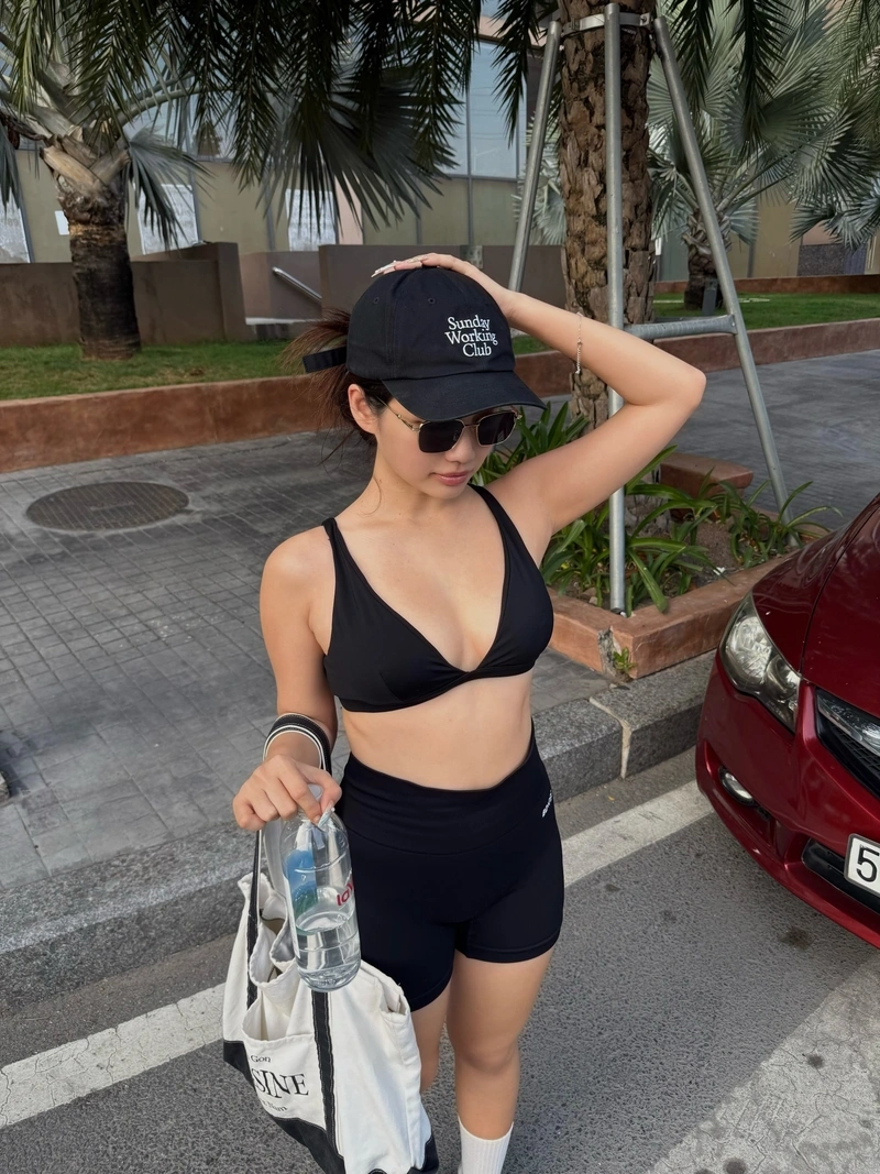 Hình Trâm Anh bikini 4K nóng bỏng