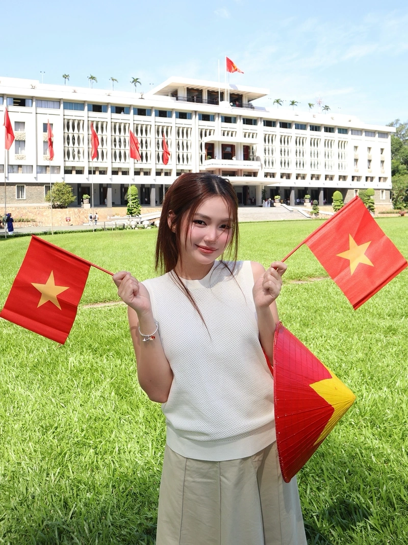 Hình Trâm Anh ngực khủng bikini không che
