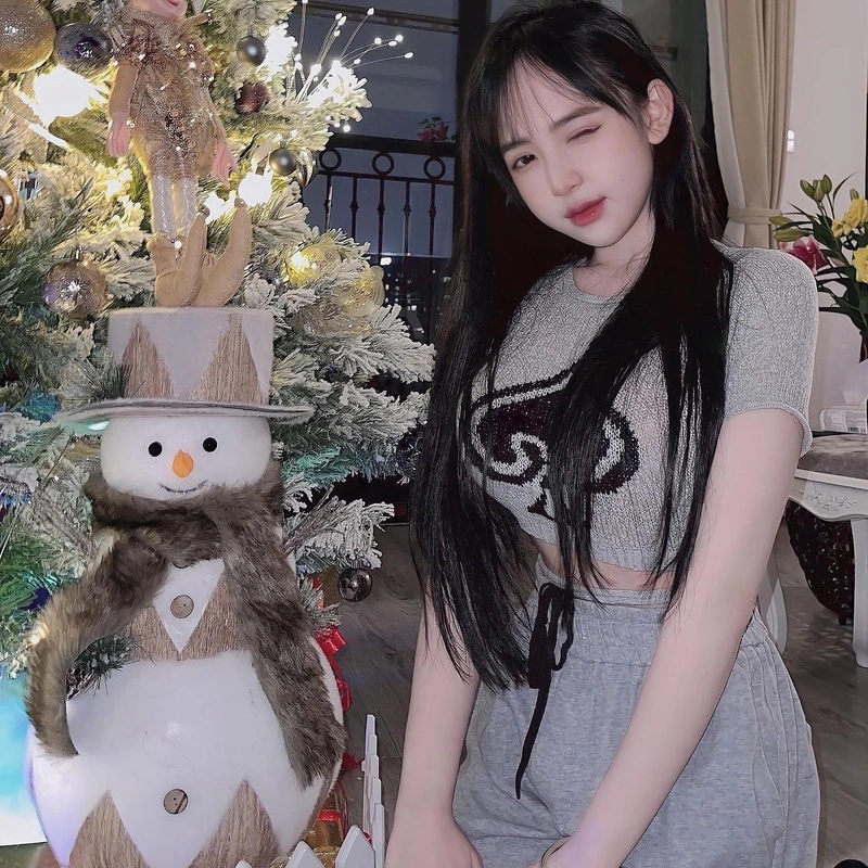 Hình Trần Huyền Châu bikini sexy khoe hàng cực phẩm