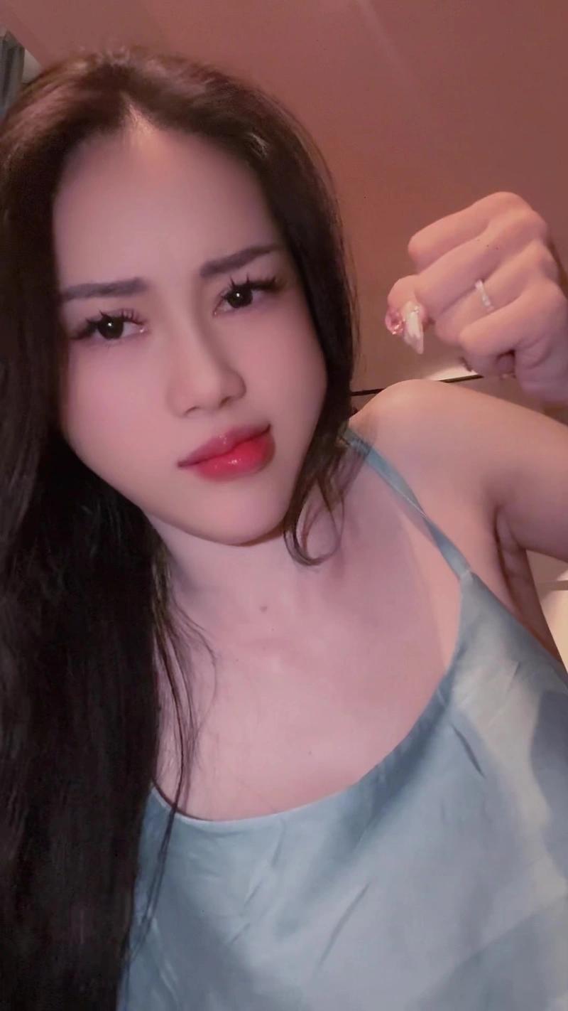 Hình Tuệ Vy Tiktoker sexy đít cong nóng bỏng