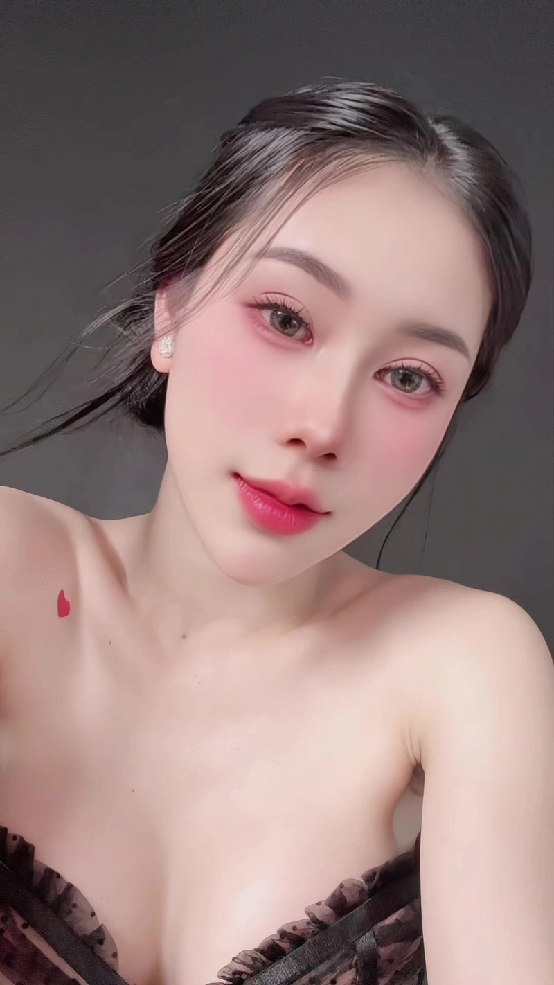 Hình Tuệ Vy Tiktoker sexy vòng 3 tròn trịa quyến rũ