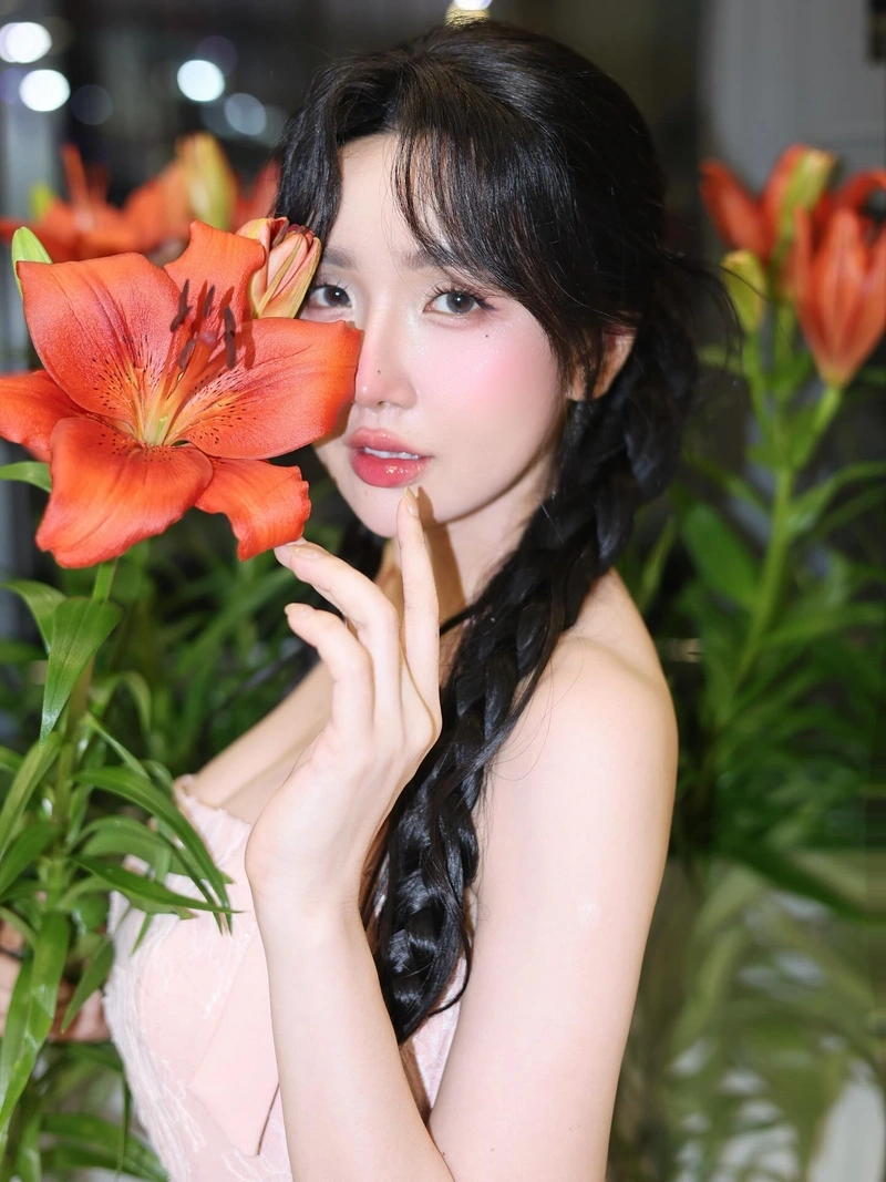 Hình Viên Vibi bikini sexy đít tròn nóng bỏng